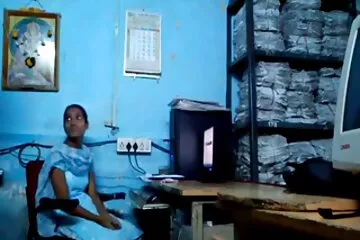 एक किराए के अपार्टमेंट में दो दोस्तों चुंबन वीडियो सेक्सी फिल्म फुल एचडी